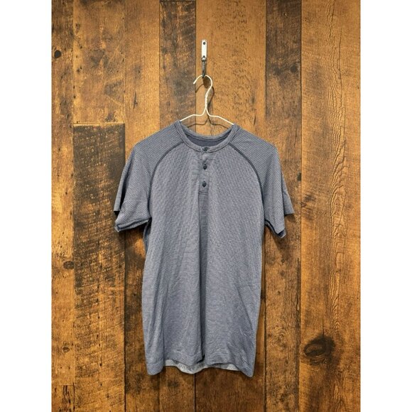 Lululemon Men’s Metal Vent Button Up Blue Stripe Shirt Small EUC - Picture 1 of 3